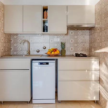 2 Bedroom Stunning In *